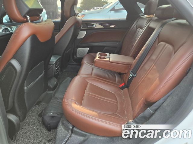 Lincoln MKZ 2017 — photo 13