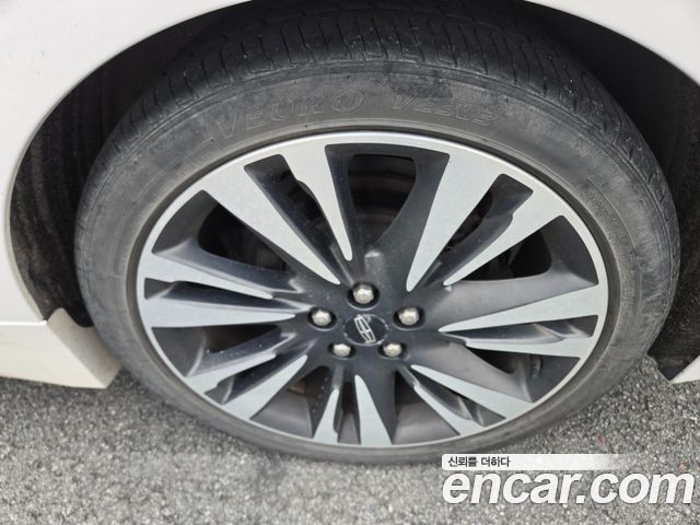 Lincoln MKZ 2017 — photo 14