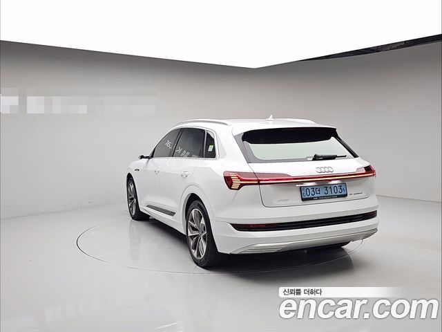 Audi e-tron 2021 — photo 2