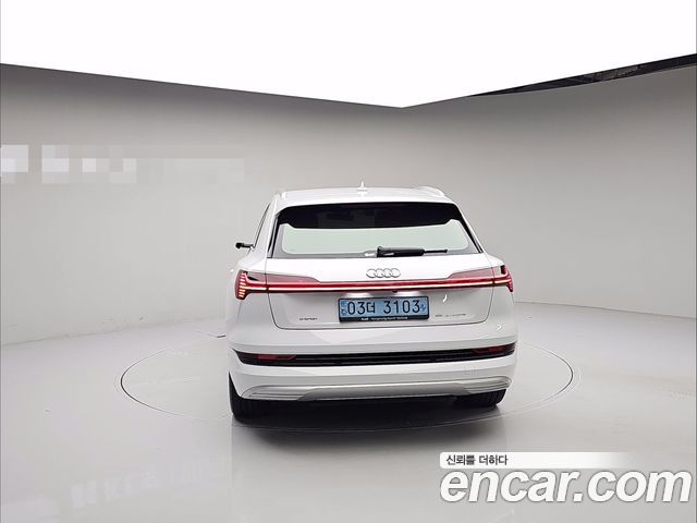 Audi e-tron 2021 — photo 4
