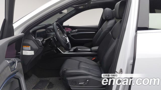 Audi e-tron 2021 — photo 10