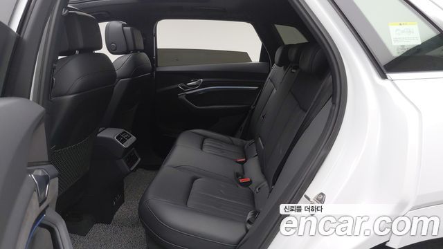 Audi e-tron 2021 — photo 11