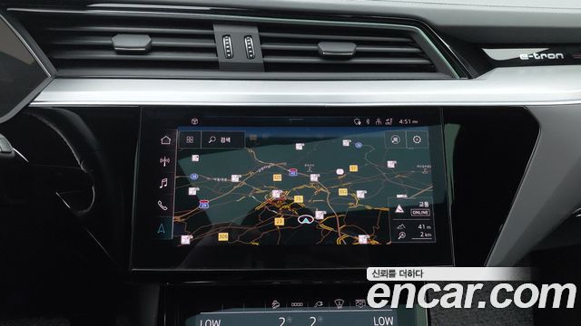 Audi e-tron 2021 — photo 15