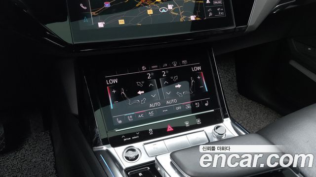 Audi e-tron 2021 — photo 16
