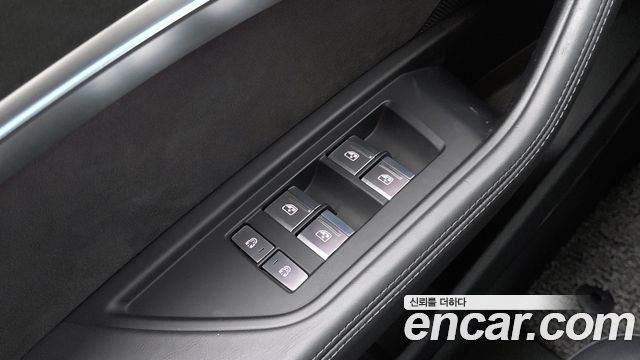 Audi e-tron 2021 — photo 18