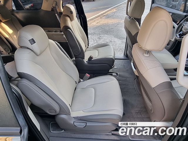 Kia Canival 2023 — photo 8
