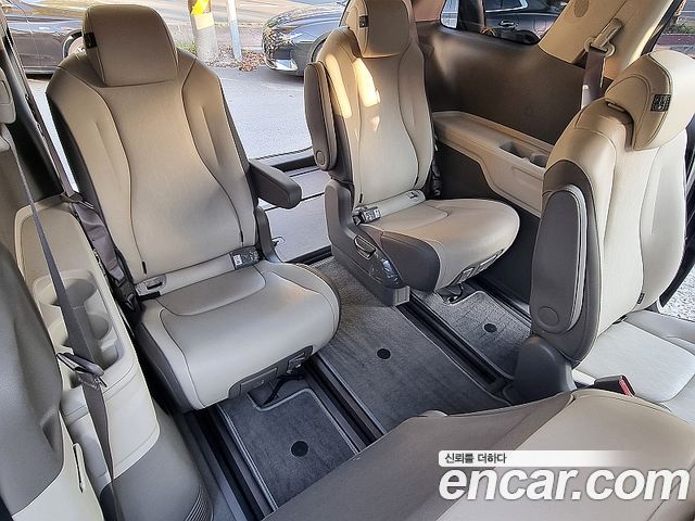 Kia Canival 2023 — photo 9