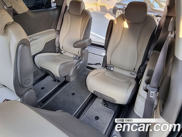 Kia Canival 2023 — photo 11