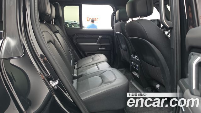 Land Rover Defender 2026 — photo 12
