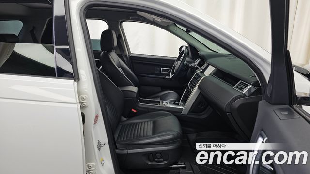 Land Rover Discovery Sport 2017 — photo 17