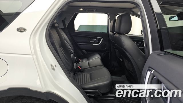 Land Rover Discovery Sport 2017 — photo 18