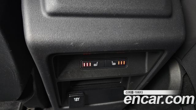 Land Rover Discovery Sport 2017 — photo 25