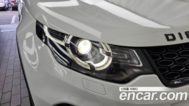 Land Rover Discovery Sport 2017 — photo 8
