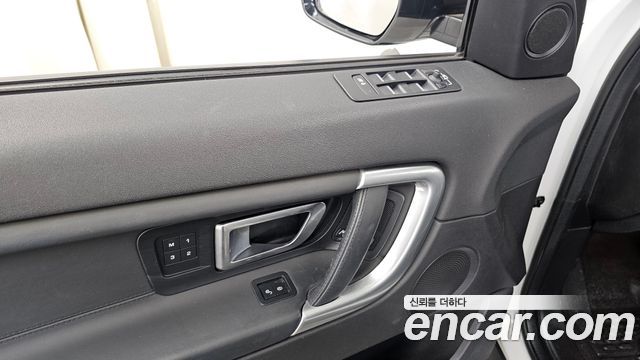 Land Rover Discovery Sport 2017 — photo 30