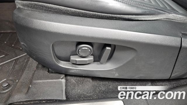 Land Rover Discovery Sport 2017 — photo 31