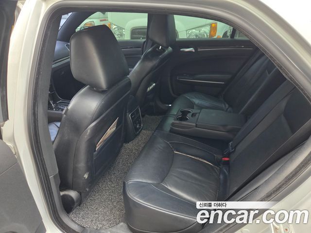 Chrysler 300C 2012 — photo 9