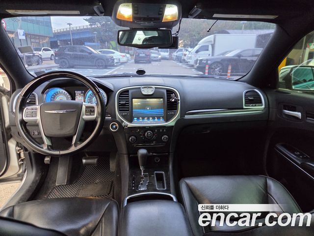 Chrysler 300C 2012 — photo 10