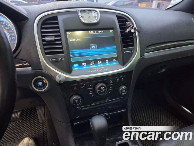Chrysler 300C 2012 — photo 12