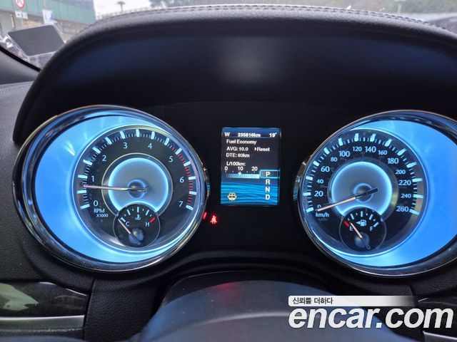 Chrysler 300C 2012 — photo 13