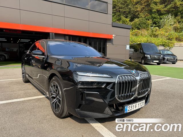 BMW 7-Series 2025 — photo 1