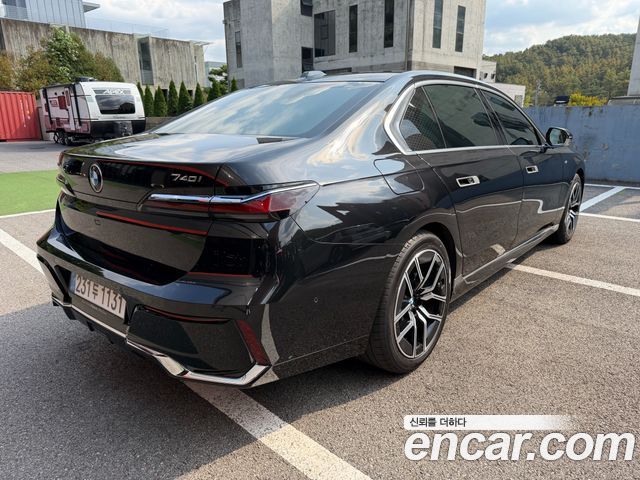 BMW 7-Series 2025 — photo 2