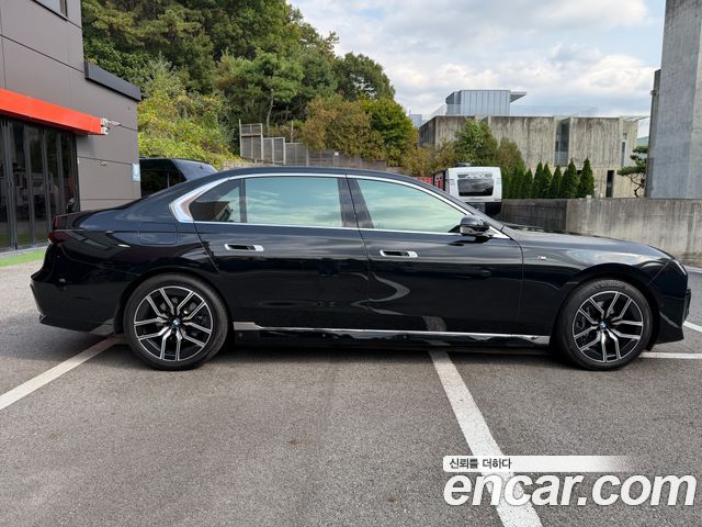 BMW 7-Series 2025 — photo 4