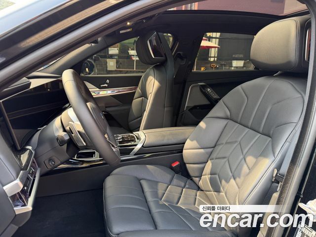 BMW 7-Series 2025 — photo 10