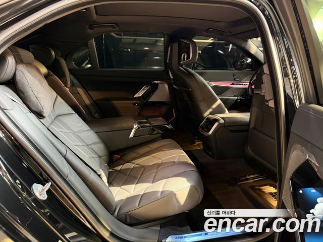 BMW 7-Series 2025 — photo 14