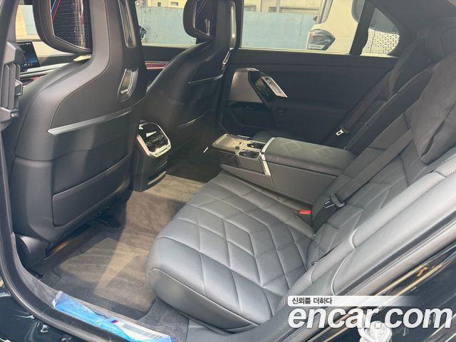 BMW 7-Series 2025 — photo 18