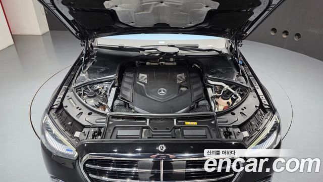 Mercedes-Benz S-Class 2023 — photo 6