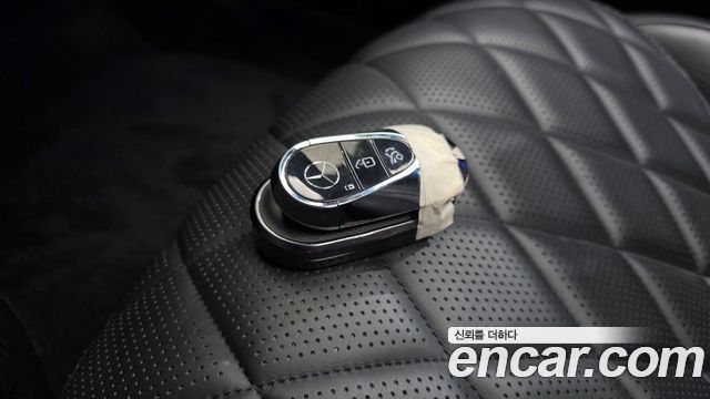 Mercedes-Benz S-Class 2023 — photo 16