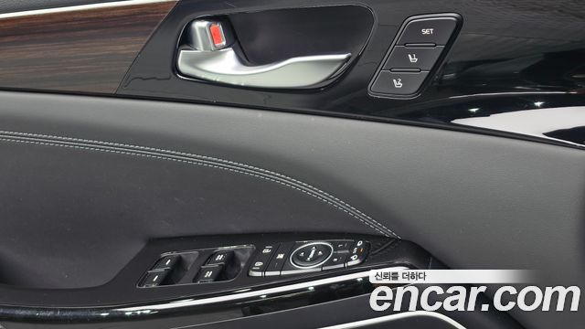 Kia K7 2019 — photo 17