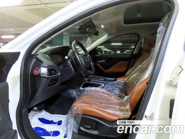 Jaguar F-PACE 2017 — photo 6