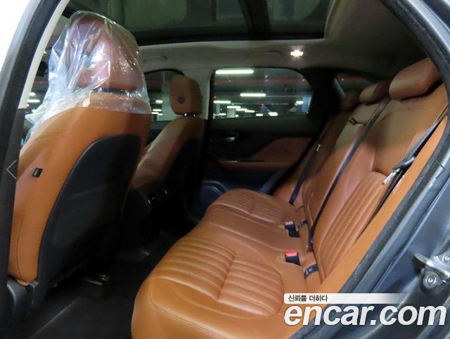 Jaguar F-PACE 2017 — photo 7