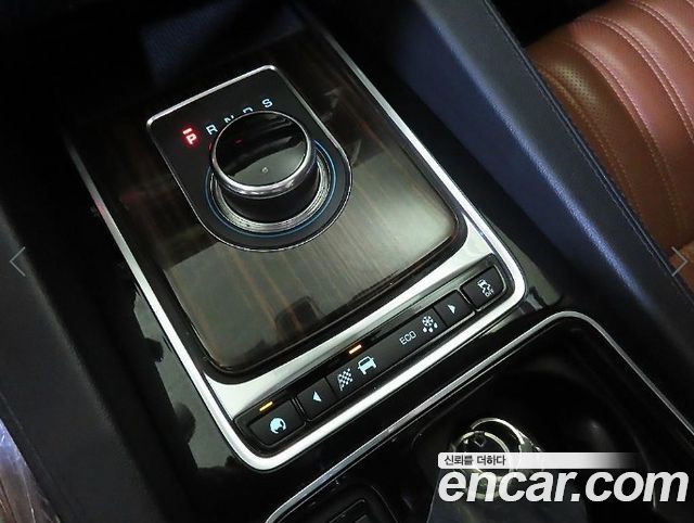 Jaguar F-PACE 2017 — photo 12