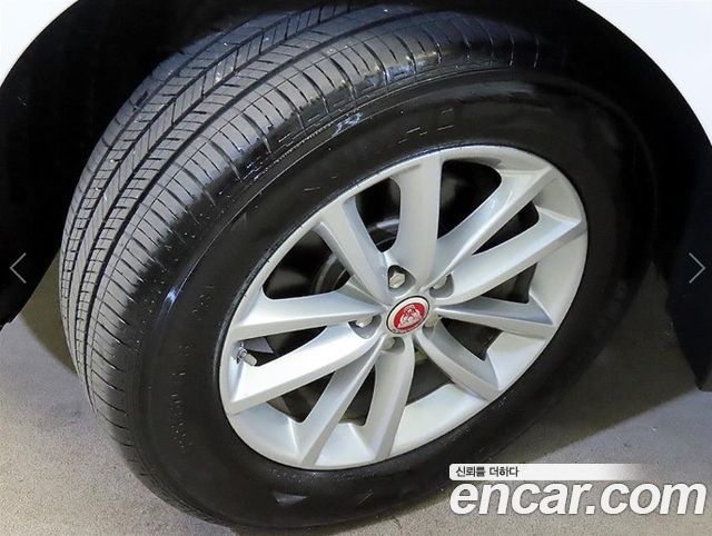 Jaguar F-PACE 2017 — photo 20