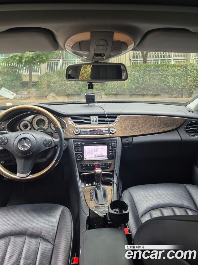 Mercedes-Benz CLS-Class 2010 — photo 7