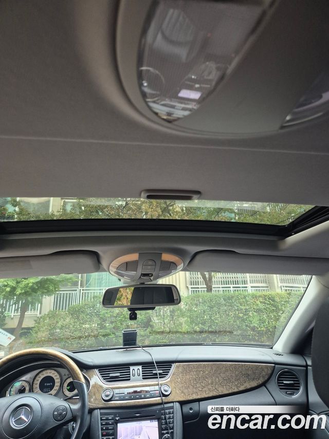 Mercedes-Benz CLS-Class 2010 — photo 8