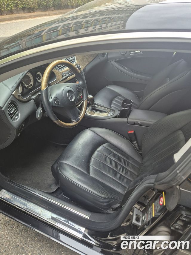Mercedes-Benz CLS-Class 2010 — photo 11