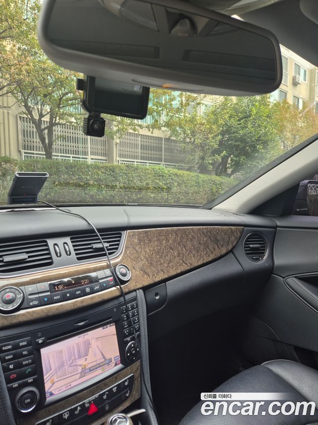 Mercedes-Benz CLS-Class 2010 — photo 12