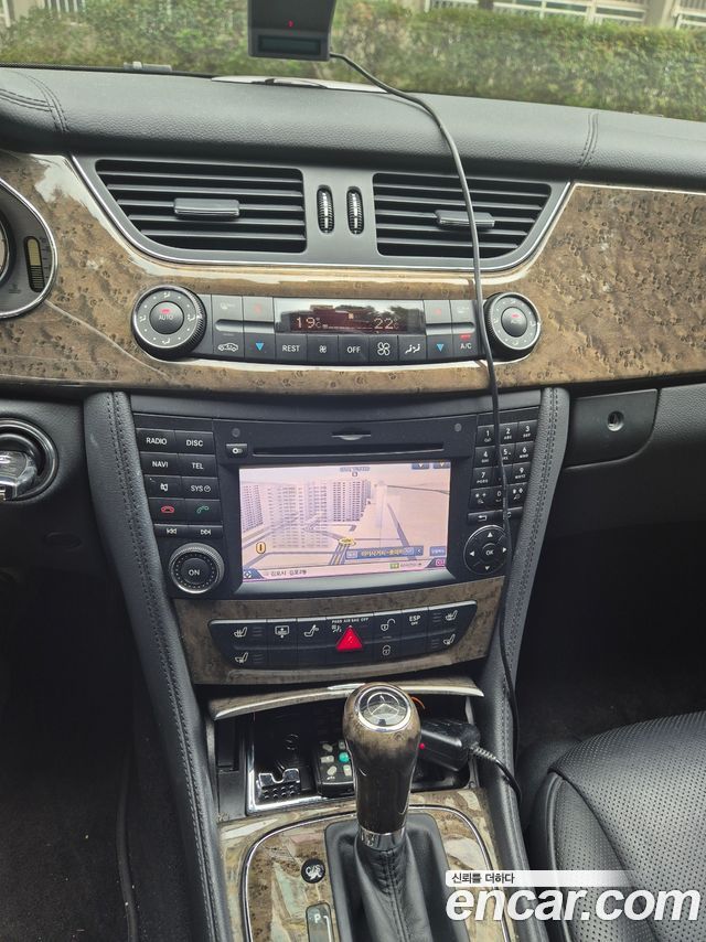 Mercedes-Benz CLS-Class 2010 — photo 14