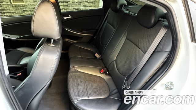 Hyundai Accent 2015 — photo 16