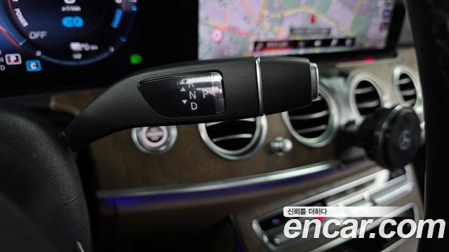 Mercedes-Benz E-Class 2021 — photo 12