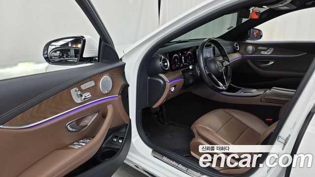 Mercedes-Benz E-Class 2021 — photo 13