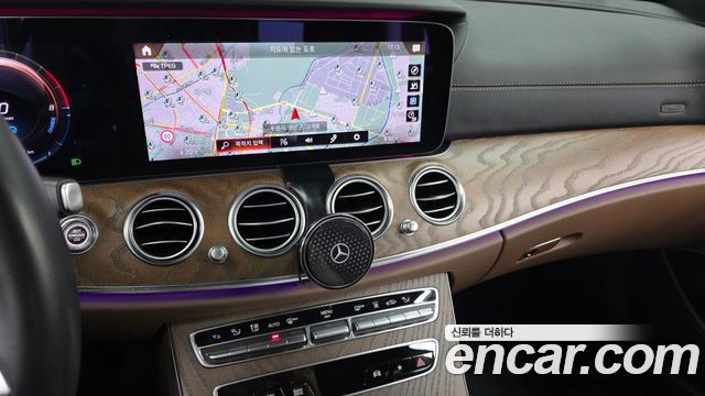Mercedes-Benz E-Class 2021 — photo 19