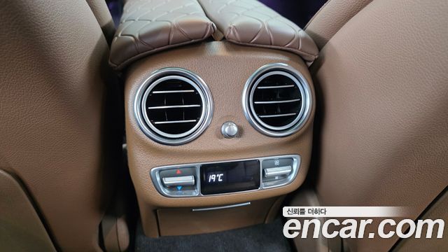 Mercedes-Benz E-Class 2021 — photo 23