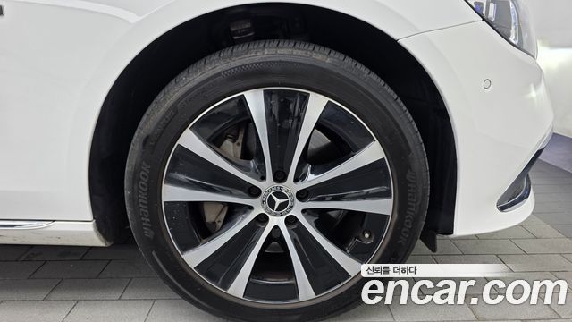 Mercedes-Benz E-Class 2021 — photo 7