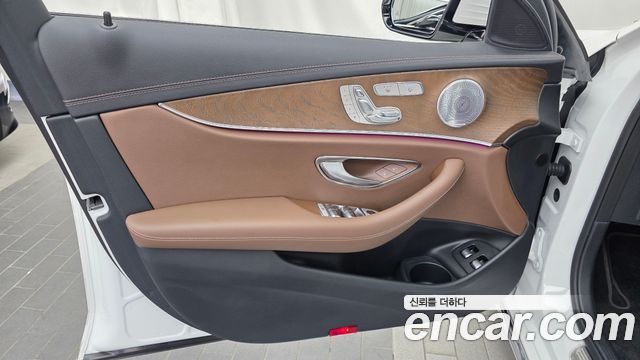 Mercedes-Benz E-Class 2021 — photo 14