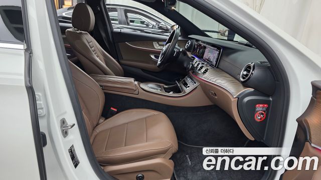 Mercedes-Benz E-Class 2021 — photo 16
