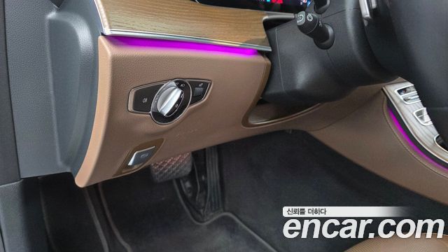 Mercedes-Benz E-Class 2021 — photo 28